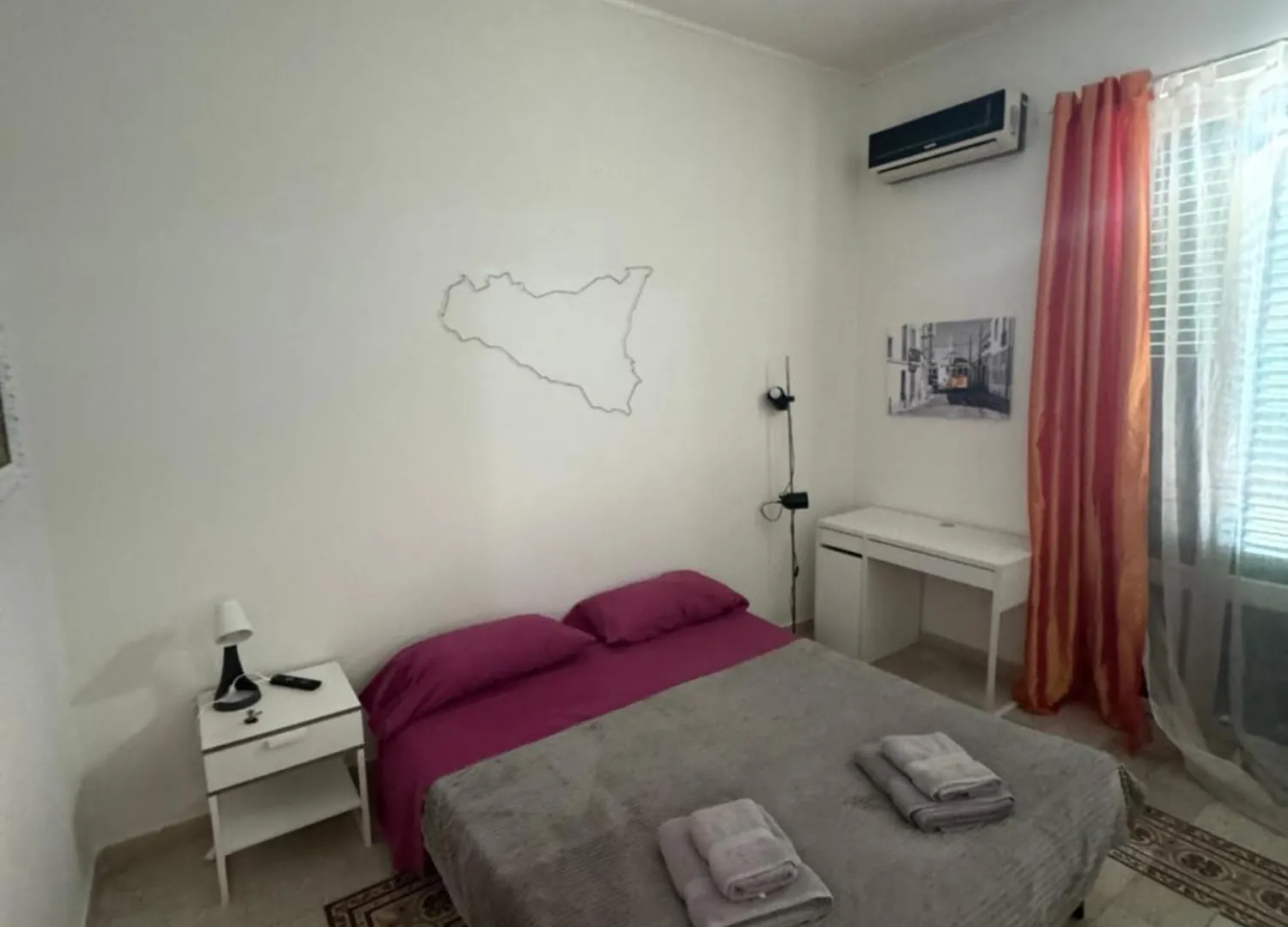 Room 091 Palerme 0*,